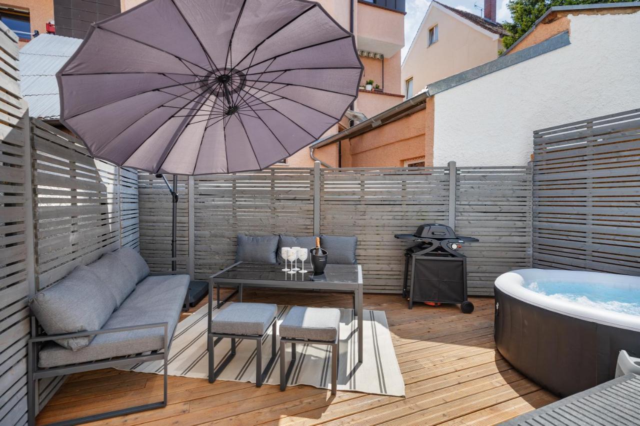 Terrace Apartment With 5 Rooms, Whirlpool And Bbq Augsburg Eksteriør billede